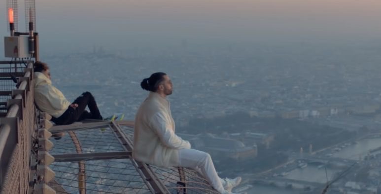 binks2binks__'s tweet photo. Qui se souvient de ce classique de PNL? Sérieux quand ils sont montés sur la Tour Eiffel c’était incroyable, j’attend toujours qu’ils montent sur ma Tour d’ailleurs. https://t.co/ahALIeuA0r