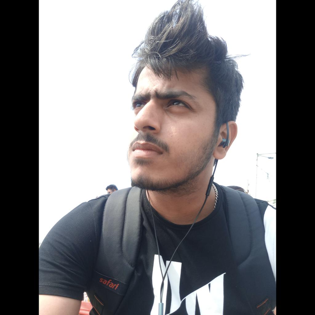 MiddhaChetan's tweet photo. Looking at the life goals like..!! 👀

#Mumbai #MumbaiRains #MarineDrive #NarimanPoint #Life #Goals #LifeGoals https://t.co/m65pU3IqcQ