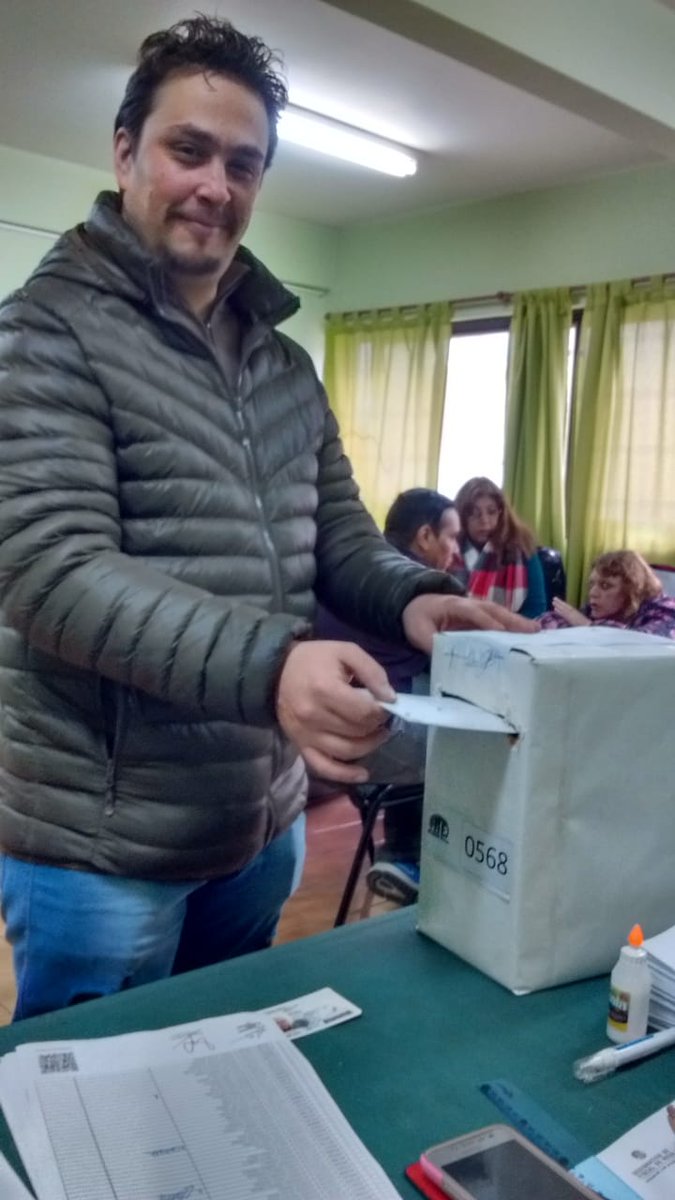 Ate3defebrero's tweet photo. Los compañerxs de educación y civiles de las FFAA votando desde temprano
@ateprensa @Anusateok @ATEBuenosAires https://t.co/LSEsiU5f3h