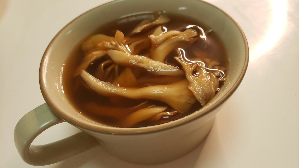 リュウジ 料理のおにいさんバズレシピ Ar Twitter どうしても夜中にお腹が減ったらスープを摂りましょう 余った野菜全部ぶちこんでコンソメか白だしか中華スープ入れたらどう作っても旨いです 野菜は根菜類は避け 葉物やキノコなんかがオススメです そんな生活で リュウジ 料理のおにいさんバズレシピ Ar Twitter どうしても夜中にお腹が減ったらスープを摂りましょう 余った野菜全部ぶちこんでコンソメか白だしか中華スープ入れたらどう作っても旨いです 野菜は根菜類は避け 葉物やキノコなんかがオススメです そんな生活で