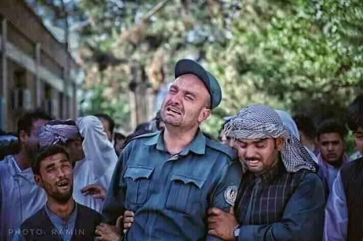 SalehaRaheen's tweet photo. امیدها نا امید گشته اند ...
نیرو های جوان پیر گشته اند ...
شادی جایش را به اندوه سنگین وا��ذار کرده است...
اصول بنیادی متعلق به یک جامعه انسانی بی رنگ گشته ... 
مرده متحرک گشته ایم و چاره کجا است ؟؟؟ https://t.co/FIcVLXTPzy