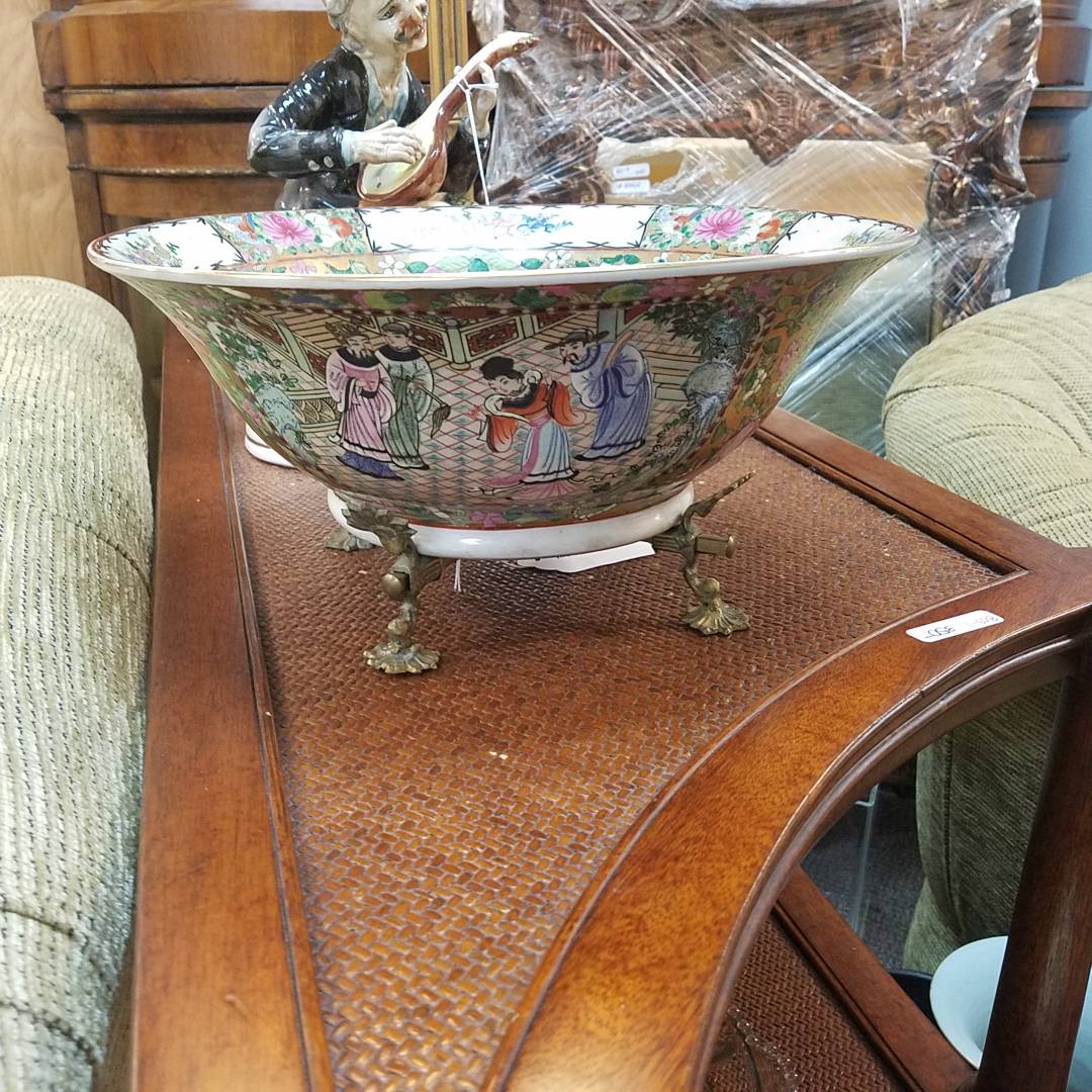 UpscaleResaleTN's tweet image. Asian bowl $175 #UpscaleResaleTN #bowl #asianbowl