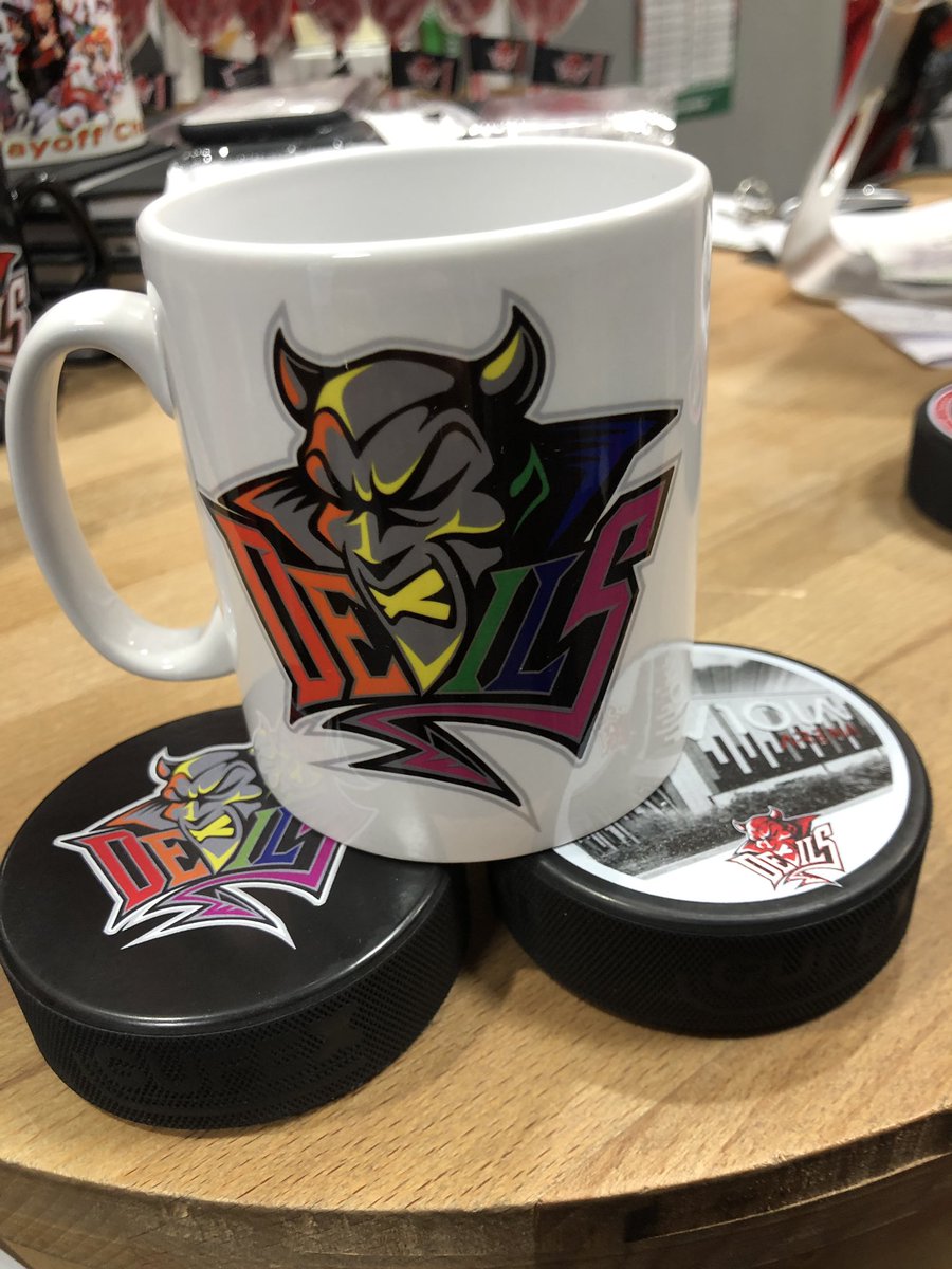 cardiffdevils's tweet image. 👀👀 I spy with my little eye... new merchandise 🤩 

Be sure to stop by the shop tonight to have a look at all the new Devils merch 😈 

#DressLikeTheDevils | #DevilUp