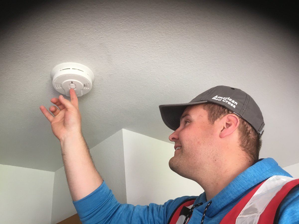 Heather_Mey's tweet photo. In #Montana, @WellsFargo #volunteers worked alongside firefighters and the @RedCross in #Cascade, #Flathead, #Gallatin, #Lake, #LewisandClark, #Lincoln, #Missoula, #Musselshell, #Ravalli, #Sheridan, #Teton, and #Yelllowstone counties doing fire alarm safety checks. #soundthealarm https://t.co/1n1sSNzyE1