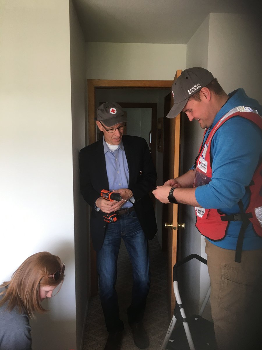 Heather_Mey's tweet photo. In #Montana, @WellsFargo #volunteers worked alongside firefighters and the @RedCross in #Cascade, #Flathead, #Gallatin, #Lake, #LewisandClark, #Lincoln, #Missoula, #Musselshell, #Ravalli, #Sheridan, #Teton, and #Yelllowstone counties doing fire alarm safety checks. #soundthealarm https://t.co/1n1sSNzyE1
