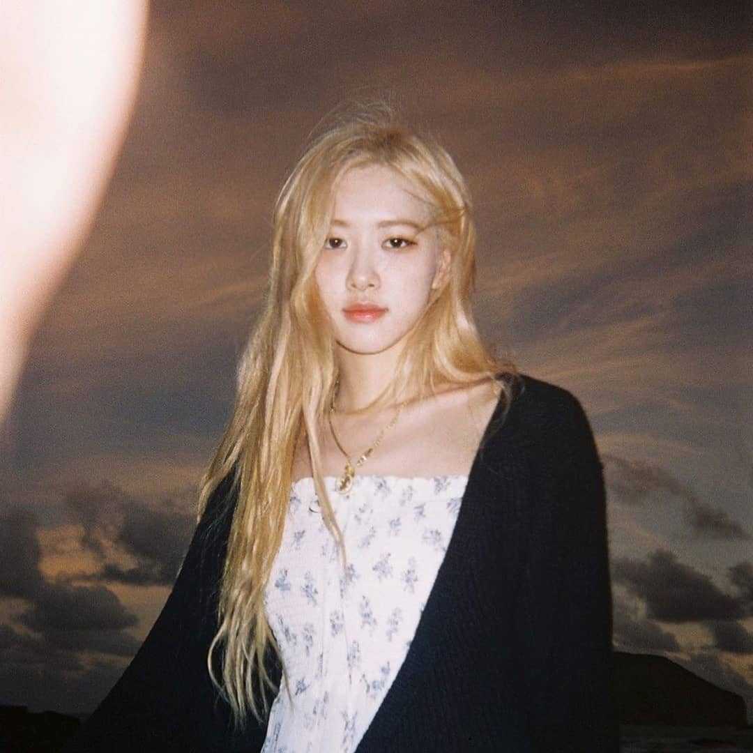 SHARVINsam's tweet photo. #BLACKPINK #블랙핑크 #20190808 #3YEARSWITHBLINKS #3주년 #YG 
#ThreeYearsWithBLACKPINK #3yearswithjennie 
#3yearswithjisoo
#3yearswithrosé
#3yearswithlisa #jennie #jisoo #rosé #lisa #3rdanniversary https://t.co/ioY8GCpQPx