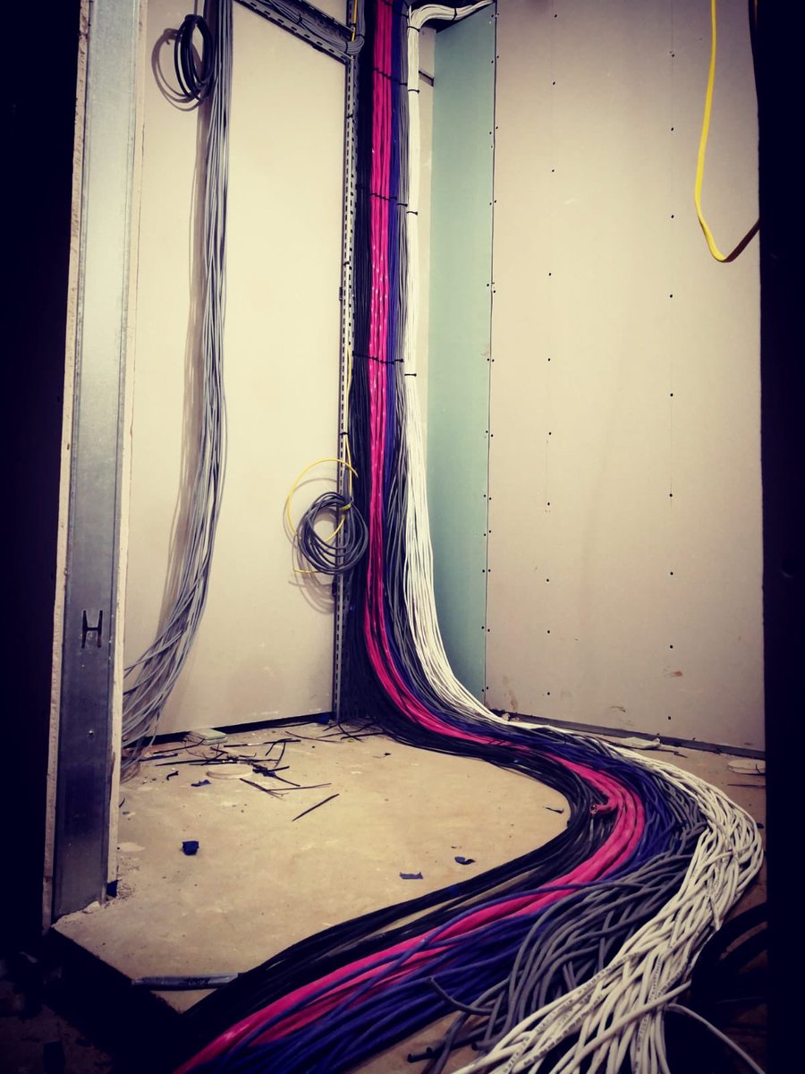 LinkItUK's tweet photo. Wire Wednesday
Work in progress at one of our projects 😉
#WIP#wirewednesday#buildit #smarthome #smarthometechnology #elan #selfbuild #builditlive #rticorp #luxuryhomes#smarthomes#smartheatingsystem #luxuryhome#building#renovation#houseextension#technology#interiordesign https://t.co/Jgdw63Cfkp