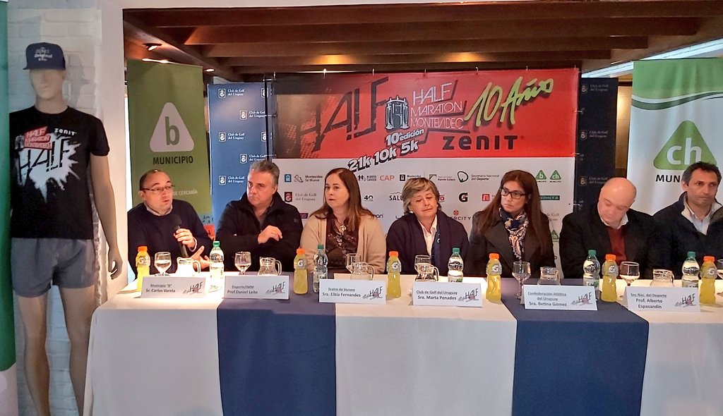 Municipiob's tweet photo. El Alcalde @CarlosVarelaMVD destaca el aporte del deporte a la construcción de convivencia. Se lanza la 10.ª edición de la #HalfMaraton que tendrá a + de 3000 corredores en 21, 10 y 5k. 

Domingo 18 de agosto 🏃‍♂️🏃‍♀️
Estás a tiempo de inscribirte y formar parte de esta gran fiesta. https://t.co/I5xpcSaR6A