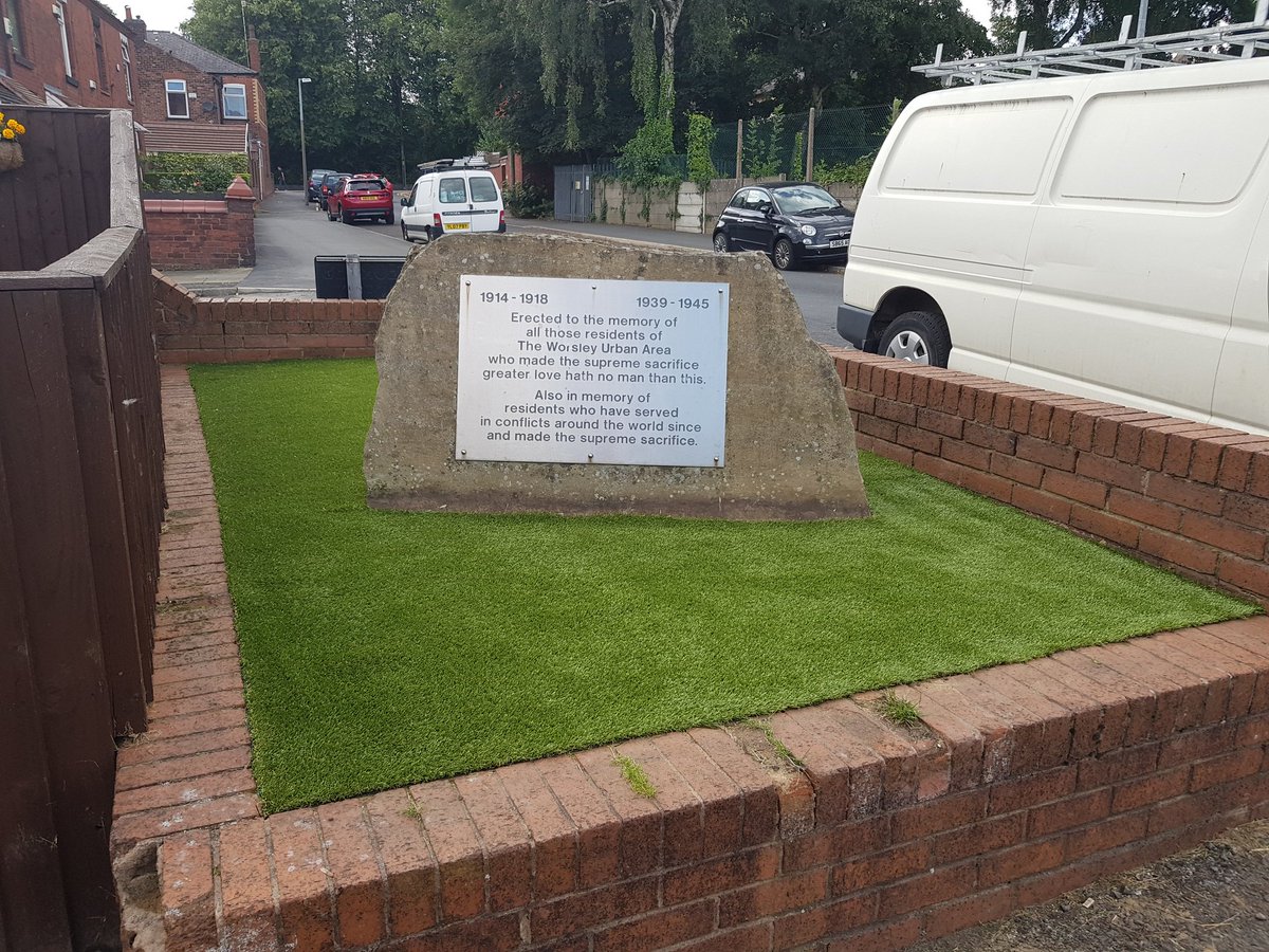 GJonesAstroTurf's tweet photo. @Namgrass sway layed at the British legion war memorial 👌🏼 https://t.co/zTJcqedpg4