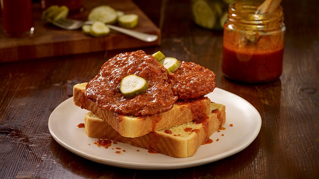 TysonFdsrvc's tweet photo. 44% of consumers say they would be interested in trying chicken offerings made with new or unique flavors and sauces. TysonⓇ Nashville Hot Chicken offers an authentic and bold-flavored chicken patrons can enjoy. #TysonFS #NashvilleHotChicken https://t.co/Jd7YahlNJZ https://t.co/a6Dnc6AX3h