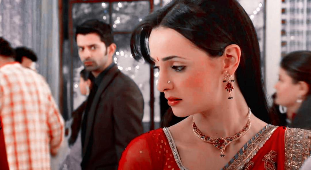 "Dekhti Hai Jis Trh Se Teri Nazre Mujhe Mai Khud Ko Chupau Kha"Mesmerized Arnav  #BarunSobti  #SanayaIrani  #IPKKND  #Arshi