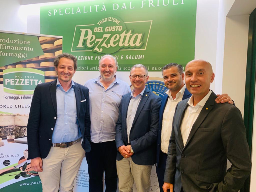 Visita di <a href="/ZannierStefano/">Stefano Zannier</a> alla #Pezzetta di #Fagagna | Insieme al vice presidente di <a href="/ConfindustriaUd/">Confindustria Udine</a> <a href="/cattelan75/">Fabrizio</a> e al direttore generale <a href="/dgMNencioni/">Michele Nencioni</a> l'assessore regionale incontra i titolari dell'#azienda | #StoriadiImpresa in #Friuli #food #territorio #MadeInItaly