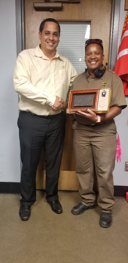 Everyone help me in congratulating LBJ Service provider Christina Simpson on her 25 years of service. We thank you truly from the bottom of our hearts for your many years of service and dedication . @RRWestOps <a href="/Capital_UPSers/">Francine Quintero</a> <a href="/LauraKuykendal3/">Laura Kuykendall</a> @chspaztell <a href="/RedRiverUPSers/">Red River UPSers</a>