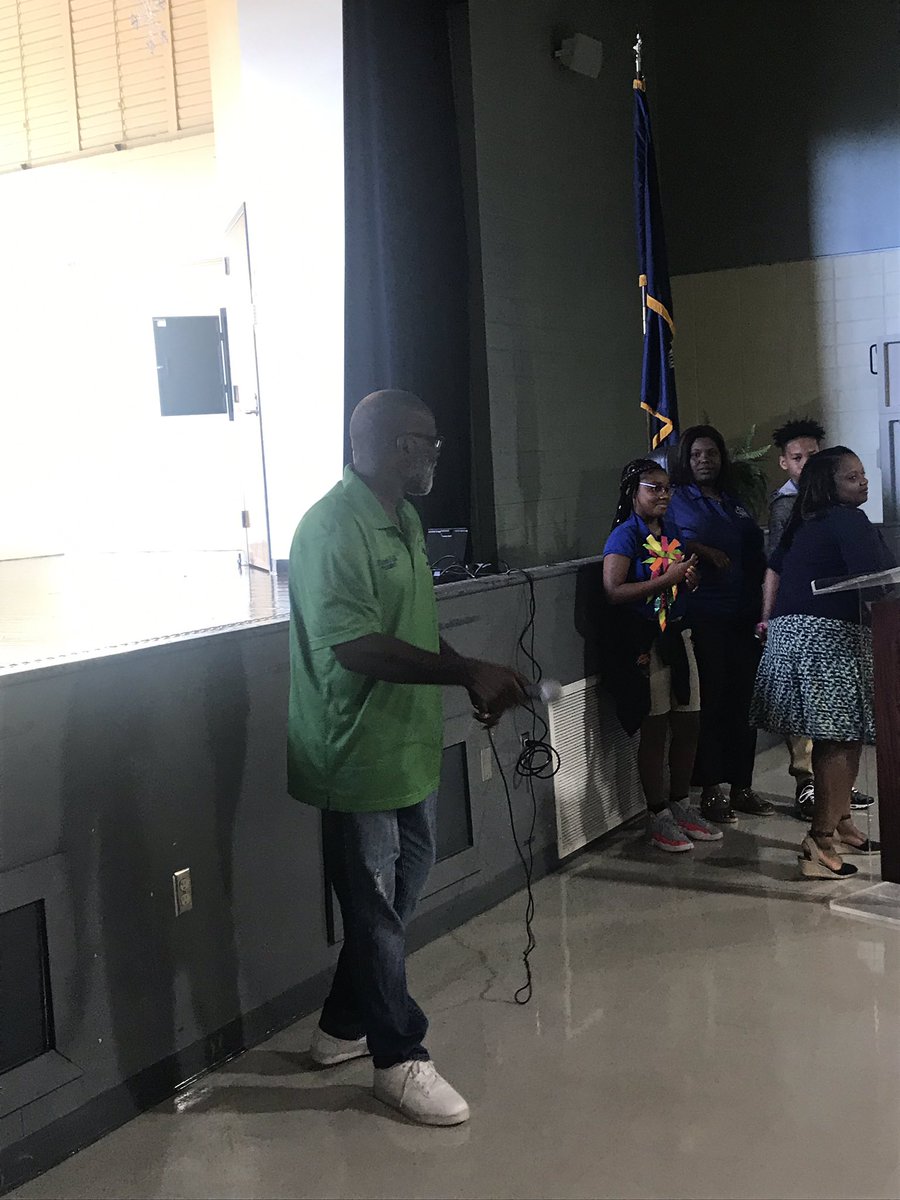 WSJERAMS's tweet photo. Thanks to our West Bank Civic Association President, Ronnie Feist,  for welcoming our students back👏🏼 #communityinvolement #levelingup https://t.co/qhUx1j8oXI