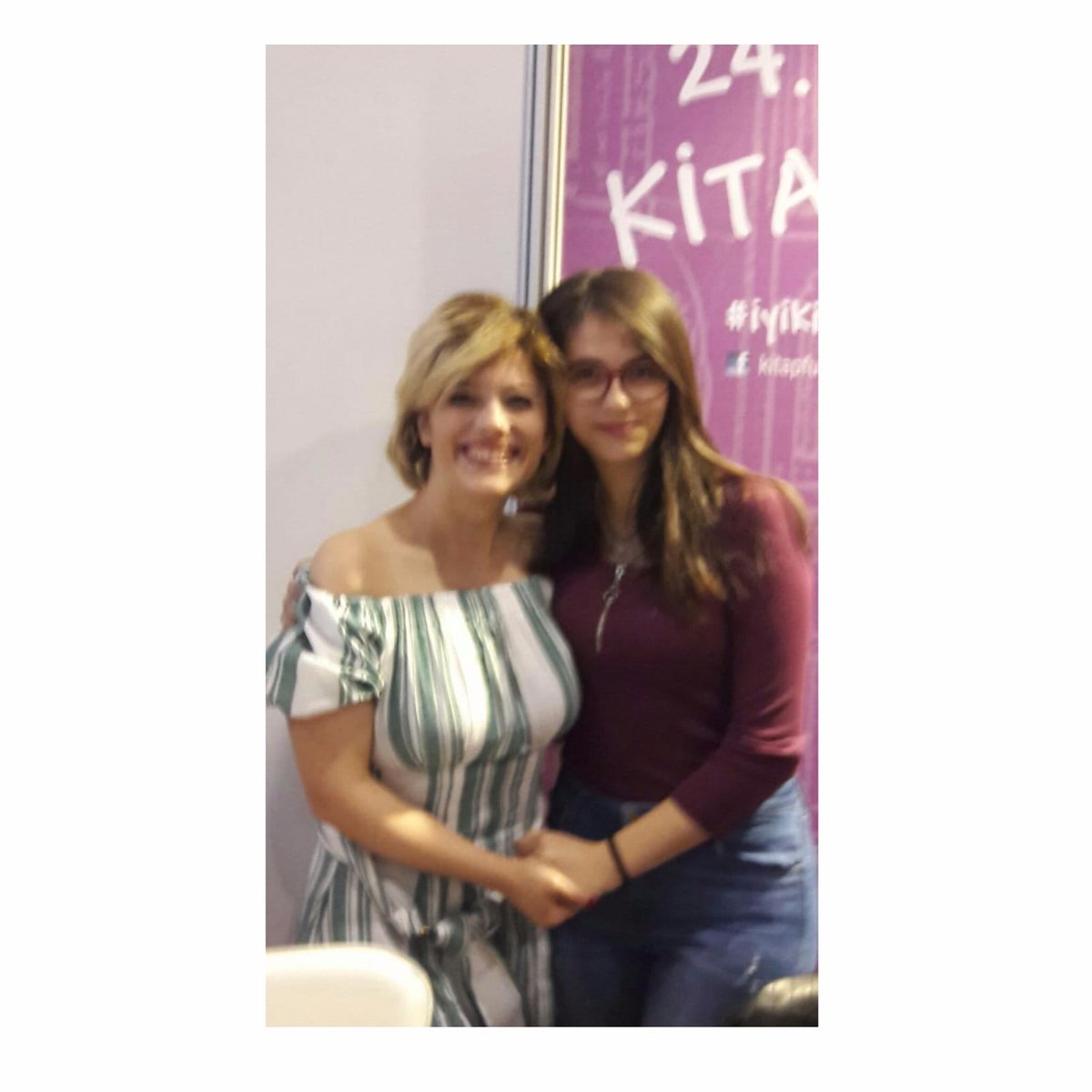sudeesuu7's tweet photo. kalbimi bıraktım yine fotoğrafta.....❤ canım sinel sal izmire imzaya gelsen keşkeee @sinemsal https://t.co/CGFT9Zi3oE