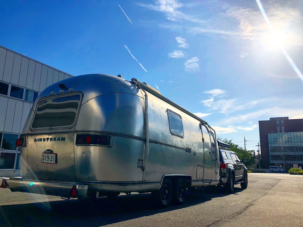 YoshimotoHiroki's tweet photo. Love working on every single part by myself to wake this rusty but shiny thing up✨
#Summer
#AirStream
#LandYacht1976
#25ft
#Vintage
#Caravan
#camp
#Japan
#譲り受けた
#ヴィンテージ
#エアーストリーム
#新規登録
#予備検査
#やっと
#牽引
#キャンピングトレーラー
#キャンプ
#夏 https://t.co/xO3ZRS58KD