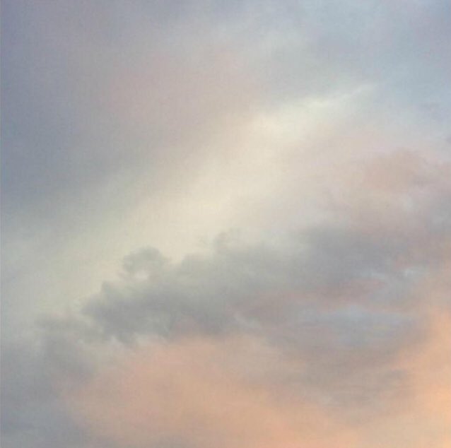 WThreadx's tweet image. Falling for u - Peachy!, mxmtoon