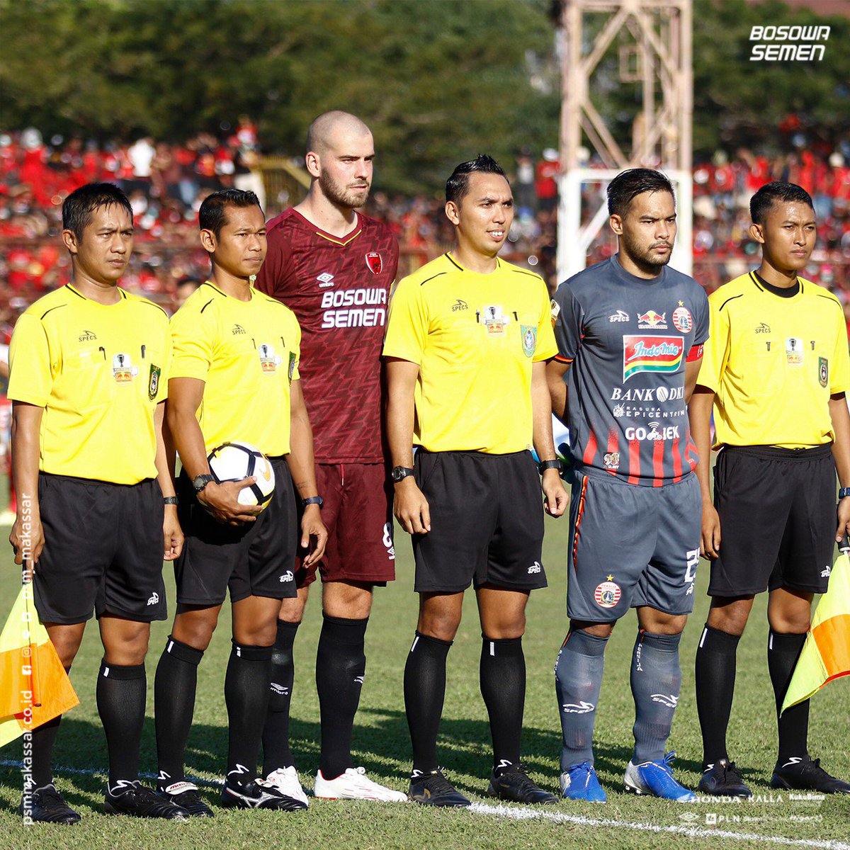 PSM_Makassar's tweet photo. Galeri pertandingan final leg 2 #KratingdaengPialaIndonesia 2018/2019.

#PSMarise #EwakoPSM https://t.co/gio83xMthL