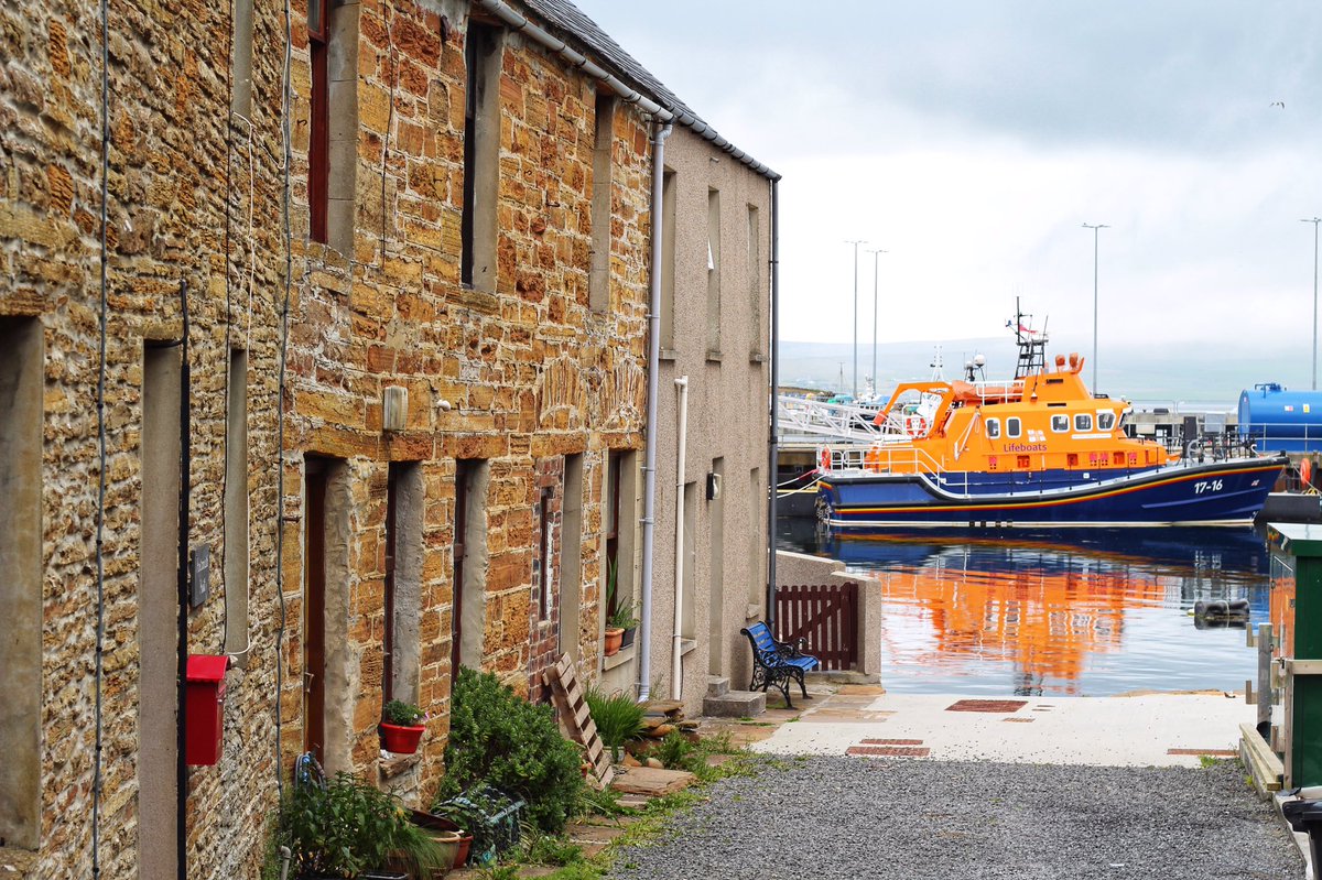 Picturesque Stromness ❤️ #Orkney   @RnliScotland @VisitScotland #orkneyislands #rnli #canon #reflectivephotography
