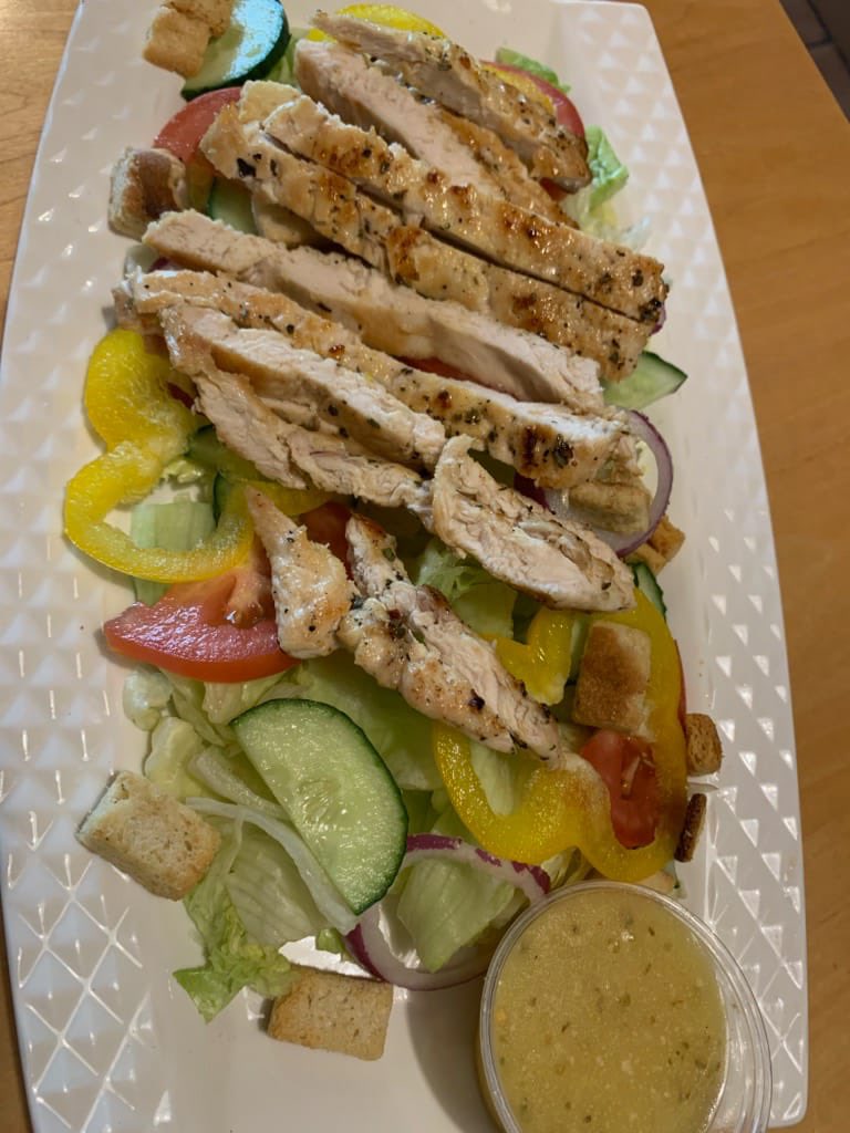 schnitzel_vs's tweet photo. #lunchtime at #vsschnitzelhouse Something Fresh is always available. #toronto #etobicoke #alderwood #Ontario 👩🏼‍🍳 https://t.co/MTwI6FSNfL