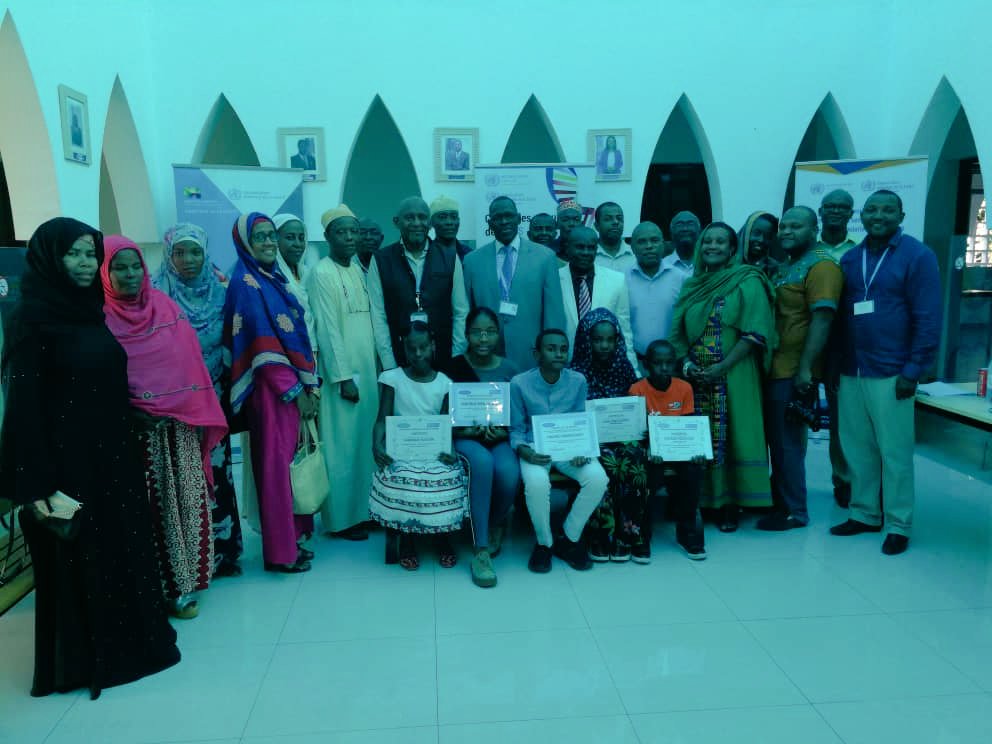 OMSComores's tweet photo. #ASSOPERCOM, l'association du personnel de @OMSComores, a organisé une cérémonie à l'honneur des enfants des membres du staff du Bureau pays #Lauréats aux concours et examens 2019. Pour encourager les enfants dans leur scolarité, des Certificats de Mérite leurs ont été décernés. https://t.co/02ZmnlTLfR