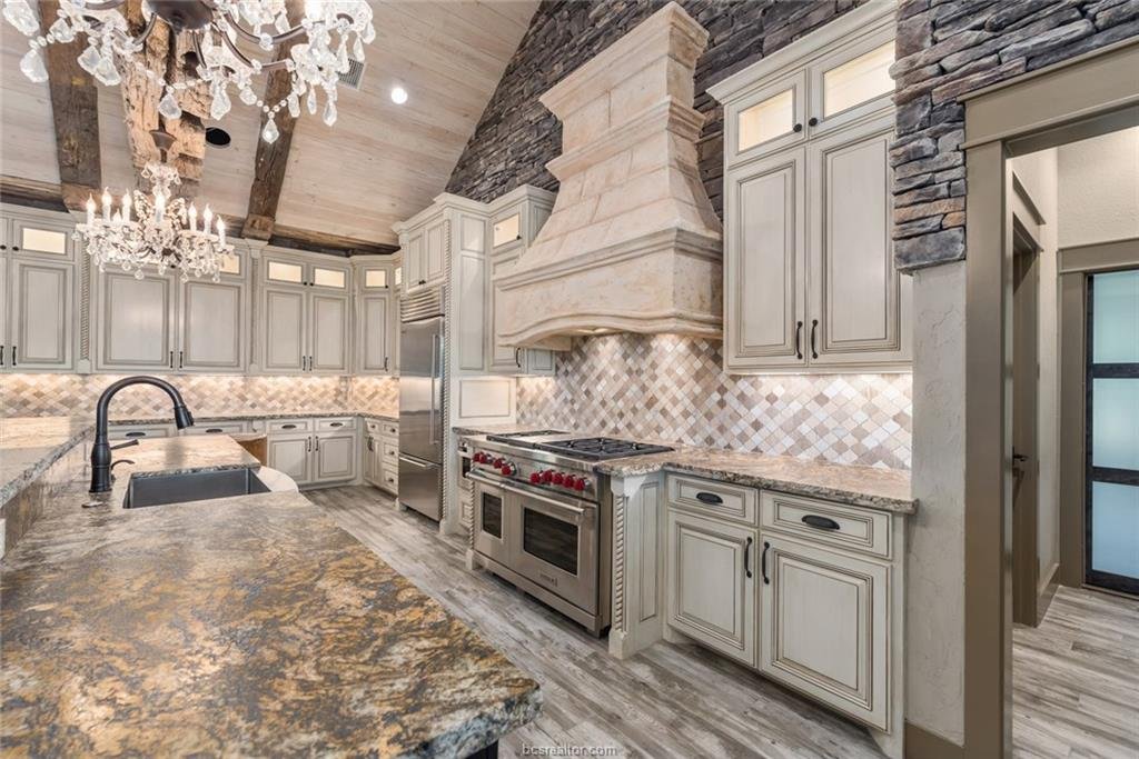 CandPTexas's tweet photo. • 2.44 Acres in South College Station with newly built home.
• The perimeter of this oasis has barbed wired fencing. 
• 3,470 square foot ranch style home.
• 3 Bedrooms, 3.5 Bathrooms

979.703.1863 
#amoveworthmaking #colemanandpatterson
https://t.co/2kxBGINW3f https://t.co/Bi1mFDOwdh