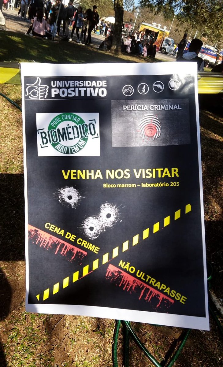 univ_positivo's tweet photo. Um corpo e um carro todo baleado em plena #MostraUP? 😮Pra desvendar o mistério, corre pro Bloco Marrom! https://t.co/DPuxXTocGY