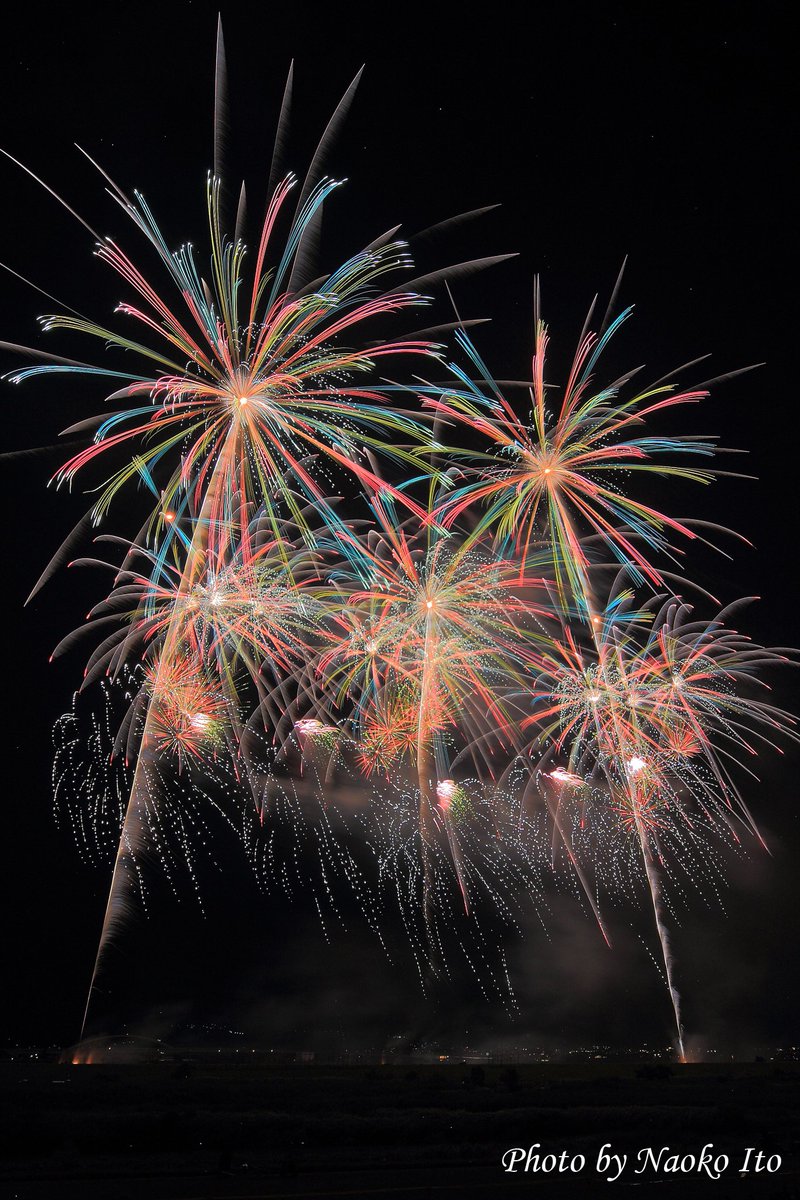 Yakei Memory 伊藤 直子 على تويتر 神明の花火 これが日本一目が幸せな花火です 虹色 変化もはや自由自在 凄すぎた 最高の時間をありがとうございました また一年 頑張ります テーマファイヤーとグランドフィナーレより