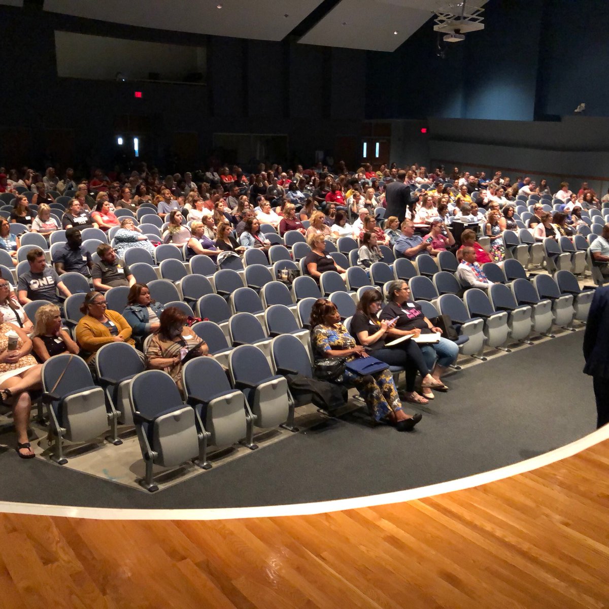 YtownSchools's tweet photo. @YtownSchools More than 400 YCSD staffers boost their tech skills at @techintheyo today at East #techfabulous @JustinJennings6 https://t.co/87i2zit8ut