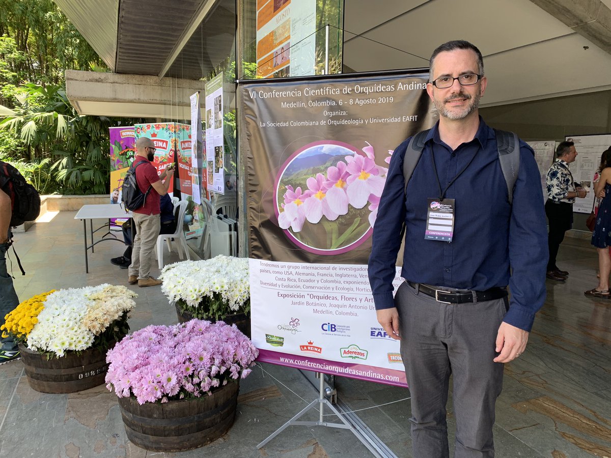 JP_SuarezChacon's tweet photo. Hoy en VI conferencia científica de orquídeas andinas en @EAFIT hablando sobre #micorrizas de orquídeas #epífitas #MS2E @InvestigaUtpl https://t.co/Vxm9hYpSpT