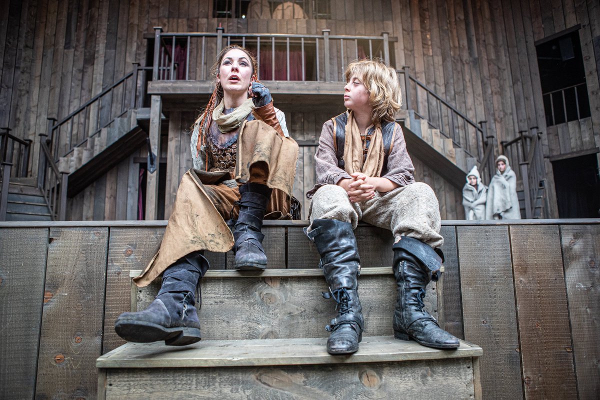 ShakespearesRT's tweet photo. “By the pricking of my thumbs... production photos... this way come” A brilliant and bloody set of production images of @BlenheimPalace's #Macbeth! 🔮🧙‍♀️⚔️

Facebook Album ➡️ https://t.co/BB5y1151En
📸 by @MadCowFudge ❤️💙 #ShakespearesRT https://t.co/xgVazX2pJ2