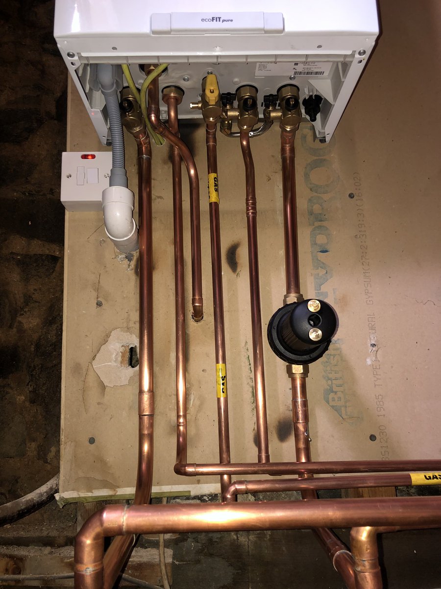PJonesyy's tweet photo. My First Boiler done by myself! Very happy with the outcome and a happy customer, won’t be my last one for sure👊🏽 @vaillantuk @ADEY_Pro https://t.co/vJGN11XeCS