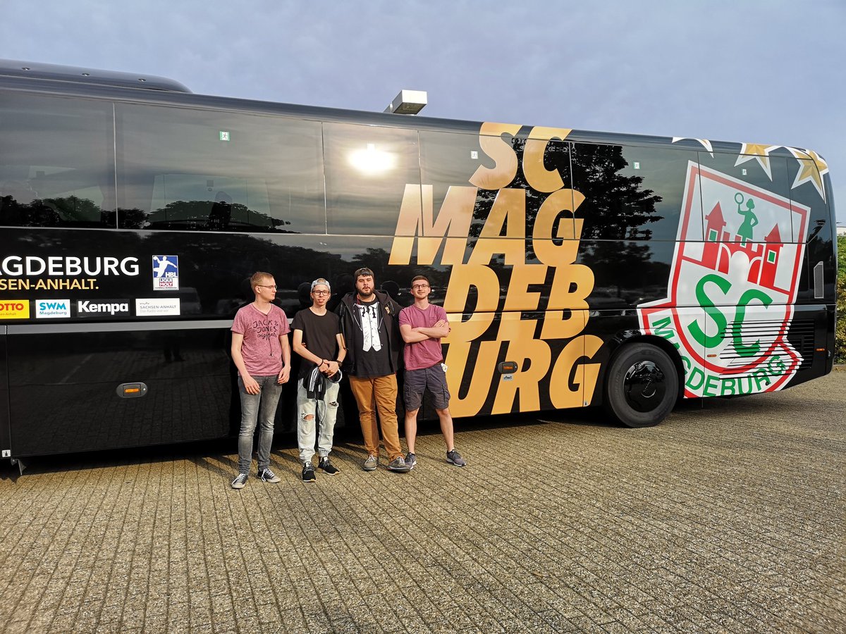 ovgutso's tweet photo. Mit meinem Social Media Team in der GETEC-Arena zur Saisoneröffnung: @SCMagdeburg vs. @RKCPL
#scmwin 🏆 https://t.co/mxVg5DvShA