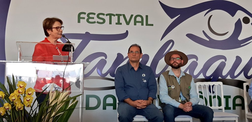 TerezaCrisMS's tweet photo. Hoje teve Festival Tambaqui da Amazônia na Esplanada. 6 toneladas de tambaqui foram assadas.A ideia do festival é estimular o consumo de pescados no país e também tornar mais conhecido o peixe amazônico. Importante oportunidade p/mostrar o potencial da aquicultura e pesca. https://t.co/YB8X4G24H9