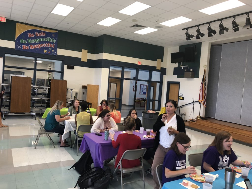 D_AlvarezAISD's tweet photo. This is “nacho” average lunch! Admin and staff serving the new teachers @ELGINISD_NEIDIG with a fabulous nacho bar! #neidigwildcatpride https://t.co/Oov7E6blt5