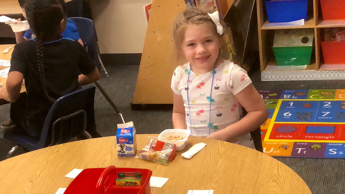 FraddysLife's tweet photo. Today we dropped my first born off at school for the first time. What an emotional day. #daddyslittlegirl #backtoschool #fraddyslife #kids #mybaby #firstdayofschool #cute #Kindergarten #smile #dadlife #Unbelievable #kindergardener #Kindergartener #Kindergarten https://t.co/GBcLXKDQR7