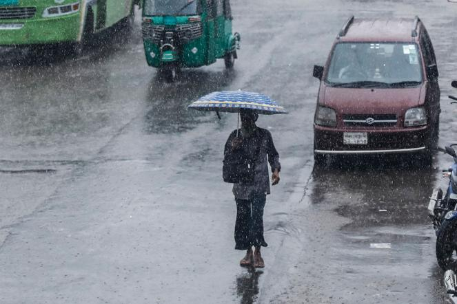 রাজধানীতে বিকেলে ঝুমবৃষ্টি