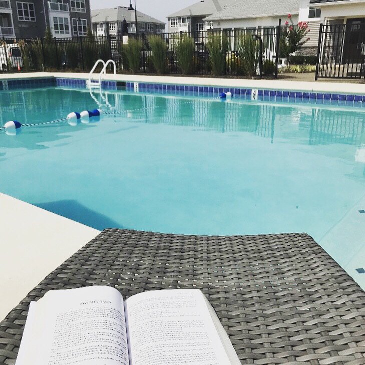 HaddonPointApts's tweet photo. Friday is #NationalBookLoversDay! Is there any better way to celebrate than lounging by the pool with a good book? We didn’t think so! #booklovers #readingbythepool #HaddonPoint https://t.co/h7TNE2xRWe