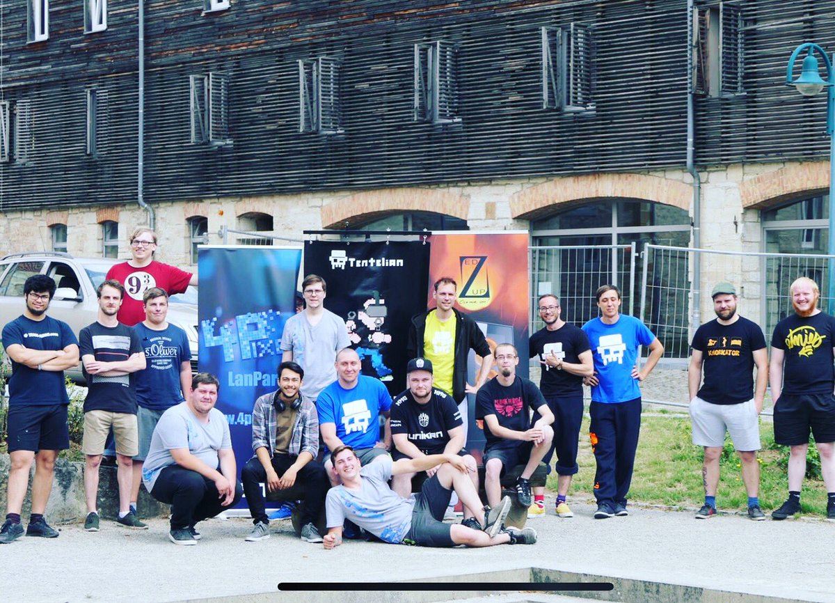 4_pixel's tweet photo. Das war ein voller Erfolg! Vielen Dank an alle die dabei waren und natürlich an alle die uns unterstützen! Wir lieben euch !!!! #4pixel #4pixellan #lanparty #lan #gaming #pixlan #gamer #zocken #tentelian #zedup #kabeldirekt @Tentelian @ZedUpGaming @kabeldirekt_de @textilbude_de https://t.co/Pdaqk2gRQ4