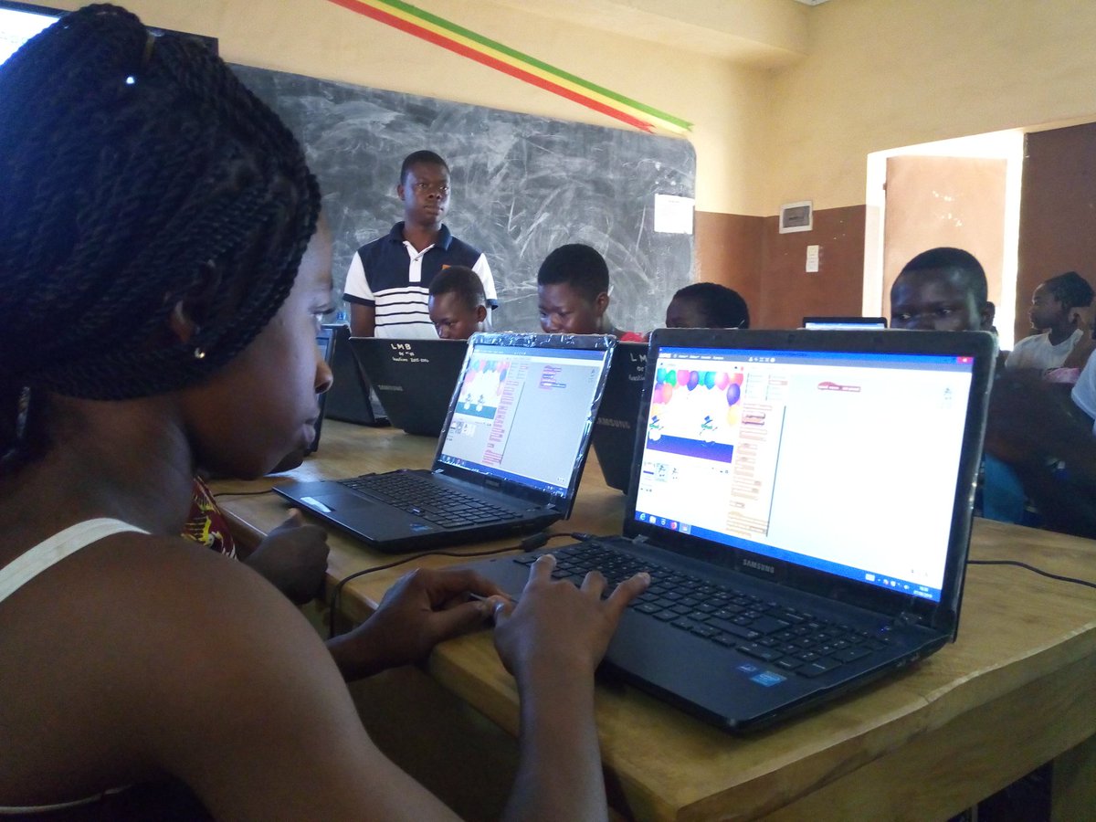 MoiseSodokin's tweet photo. Quand nos participant(es) prenent goût au @scratch
Merci bien à la Fondation @MTNBenin pour les salles numériques
Vivement et impatiement l'edition 2019 @AfricaCodeWeek
#SheIsGreat #InvestInGirls #DigitalSkills https://t.co/fjFAtjp7x1