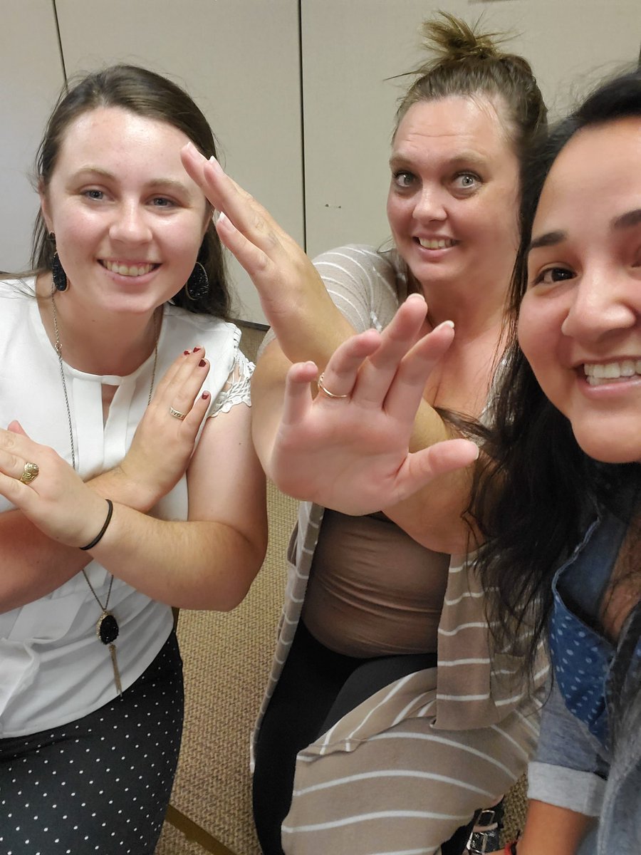 JessicaChavezU5's tweet photo. New Teacher Academy Day 3:
Have been learning so many things!  I am so excited to know that I will be working with a group of people that are willing to support each other. 
#TeamSeguin #SeguinNTA19
#NewFriendsSelfie 
#SwordsUpSelfie
#Selfiewithsomeonethatsupportsme https://t.co/u78eRStqZi