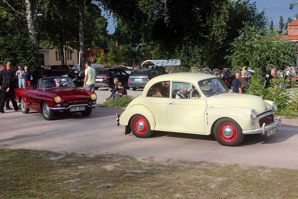 Caltex_98's tweet photo. Måndagens #bilträff vid @westerqwarn. 360 bilar +141 mc/moped i ett behagligt väder. Vilken underbar mångfald! / Monday night #carshow at #Westerqwarn, 360 cars attending. The variety in marks and models is astounding! #BuickSpecial #FordThunderbird #MorrisMinor #Messerschmitt https://t.co/1Q1Oy5jAUc