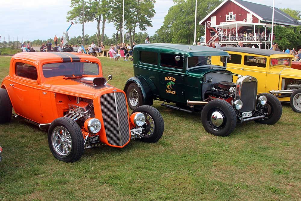 Caltex_98's tweet photo. Måndagens #bilträff vid @westerqwarn. 360 bilar +141 mc/moped i ett behagligt väder. Vilken underbar mångfald! / Monday night #carshow at #Westerqwarn, 360 cars attending. The variety in marks and models is astounding! #BuickSpecial #FordThunderbird #MorrisMinor #Messerschmitt https://t.co/1Q1Oy5jAUc