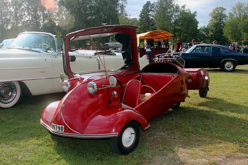 Caltex_98's tweet photo. Måndagens #bilträff vid @westerqwarn. 360 bilar +141 mc/moped i ett behagligt väder. Vilken underbar mångfald! / Monday night #carshow at #Westerqwarn, 360 cars attending. The variety in marks and models is astounding! #BuickSpecial #FordThunderbird #MorrisMinor #Messerschmitt https://t.co/1Q1Oy5jAUc