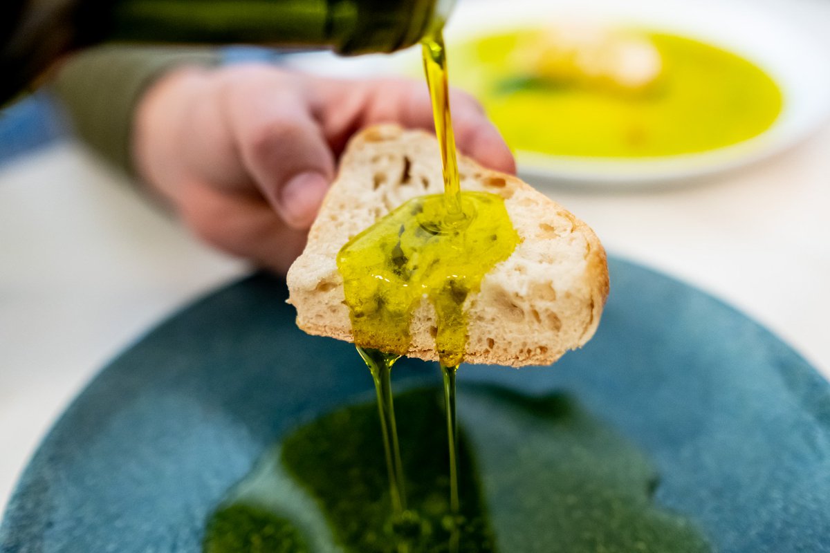 El #AceitedeOlivaVirgenExtra cordobés se promocionará en la Asamblea Médica Mundial de #Córdoba en Octubre de 2020. 👏👏

#AOVE #Knolive