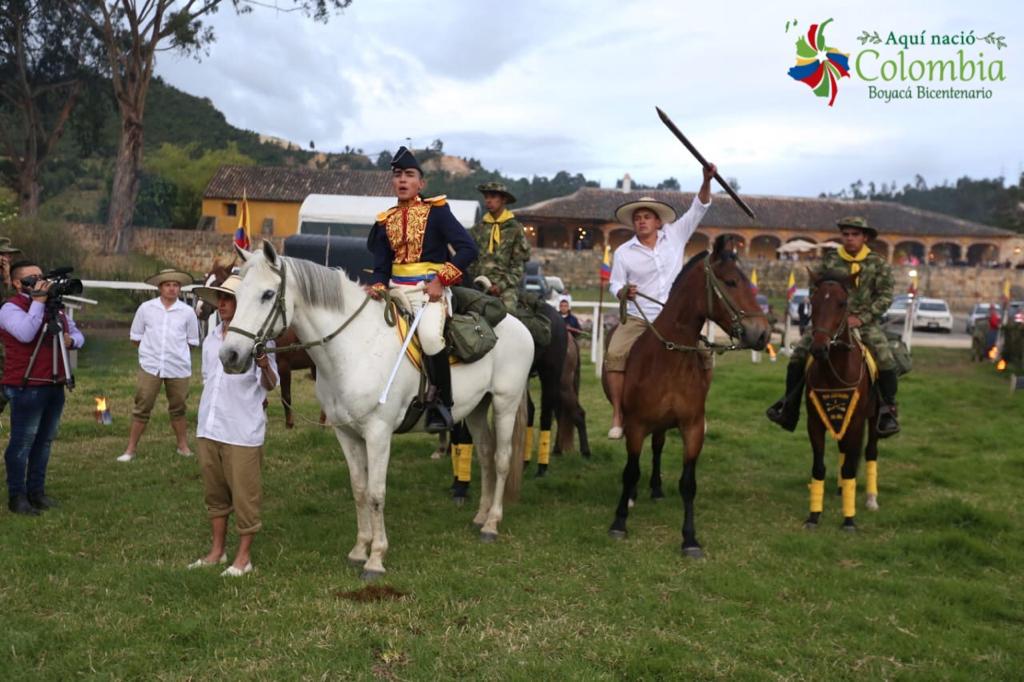 #AquíNacióColombia, en Boyacá, aquí nacieron los sueños de miles de compatriotas y hermanos, y aquí, 200 años después de la victoria del Ejército Patriota un #7DeAgosto como hoy, seguimos materializando ilusiones y transformando con determinación y gallardía esta tierra.