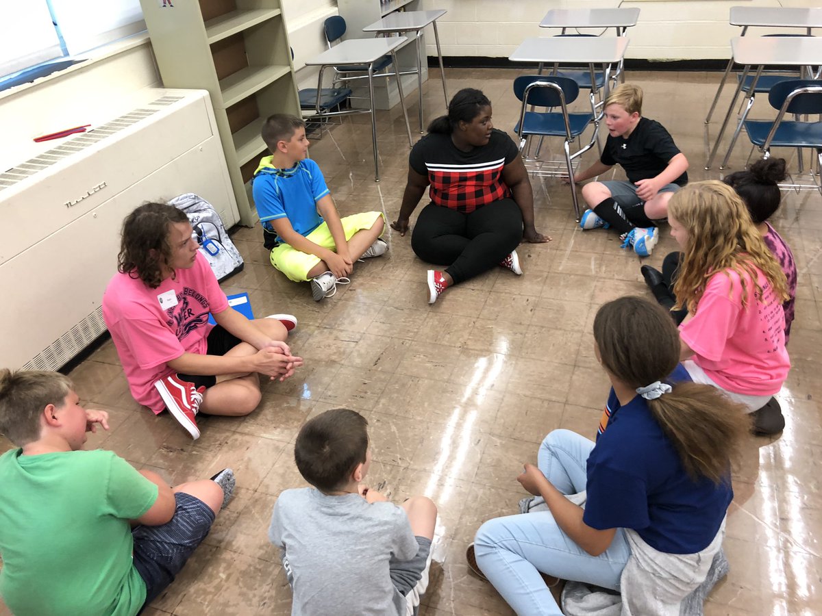 MissNickiMyers's tweet photo. What a great day welcoming our new 6th graders to @WillowickMS!! Our WEB Leaders did an amazing job!! @McCann_WWMS @WESchools @WillowickLancer #WEB https://t.co/PRNZfeNWWk