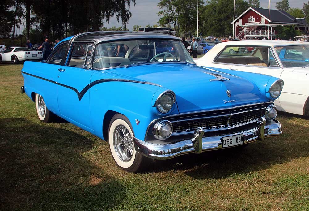 Caltex_98's tweet photo. Mera från #bilträff måndag @Westerqwarn. / More from Monday's #carshow at #Westerqwarn. 1969 #Mercury #Marquis Mild #Lincoln #Customcar 2 vilda #Mini #hundkoja och en 1955 #Ford #CrownVictoria #Skyliner. https://t.co/cTnteLtjs0