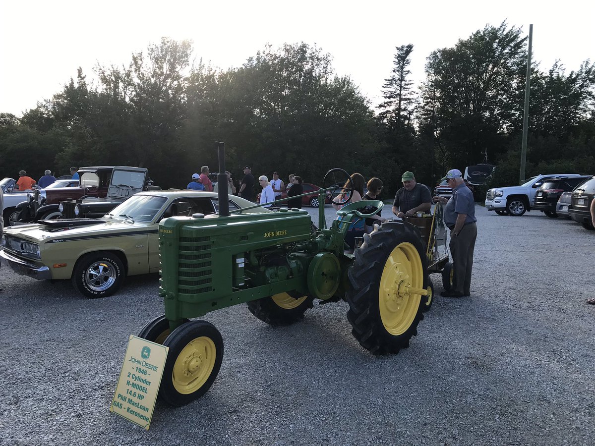 P_Headline's tweet image. Well, this sparked some interest...   Beautiful evening of entertainment at the park #deerlake