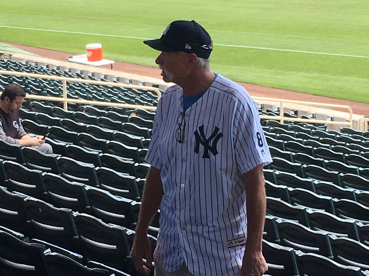 Brandega's tweet image. Not everyday you get to meet a @MLB hall of famer

Goose Goosage played for 9 MLB team for part of 22 seasons 

His best years with the @Yankees and @Padres 

Stopped in Albuquerque with @GrassrootsBB giving gloves and baseballs to the Boys and Girls club

Story tonight on @KOB4